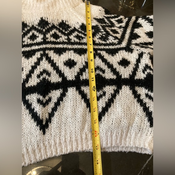 Hollister Women’s Black and White Fair Isle Knit Sweater Turtleneck Size Medium - Picture 11 of 15